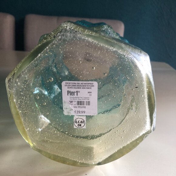 COPY - A Multicolor Glass Table Vase to Brighten up any room! - Picture 5 of 6